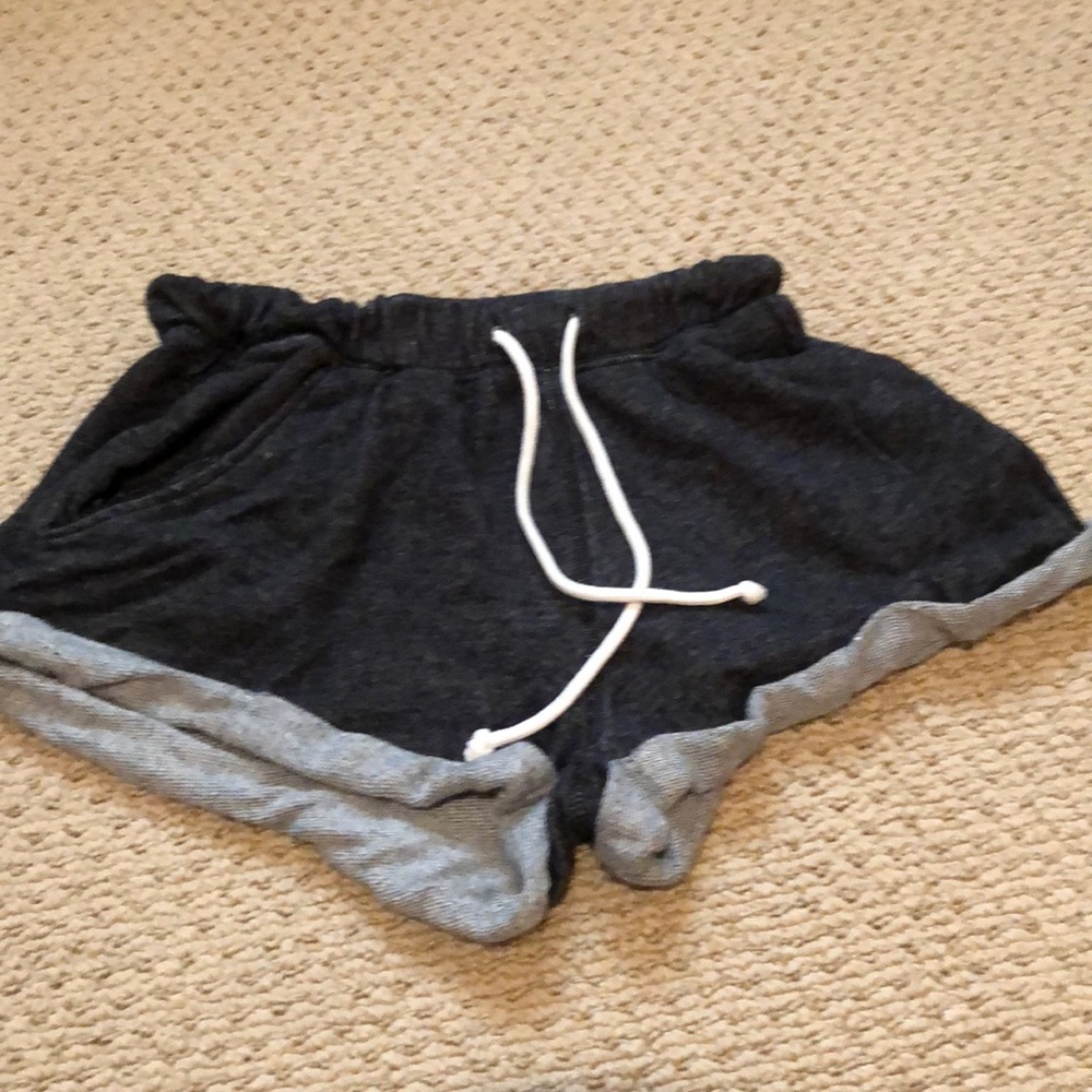 ♥️PRICE DROP!♥️Cute grey shorts